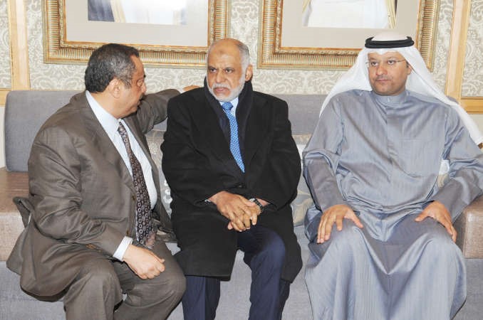 د محمد الجارالله متوسطا د علي العبيدي ود خالد السهلاوي قاسم باشا