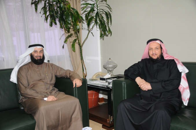 وزير العدل والاوقاف السابق شريدة المعوشرجي يقدم التهاني 