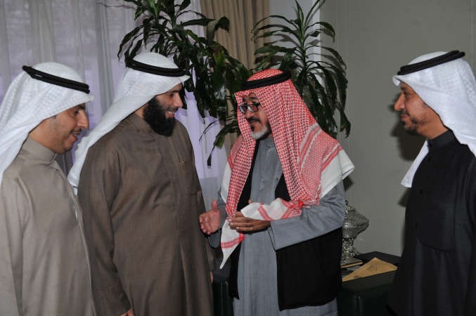 مستشار الادارة العامة الزميل يوسف عبدالرحمن والزميل عبدالهادي العجمي يباركان