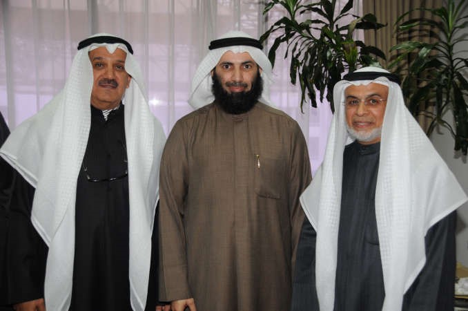 علي العليمي يهنئ