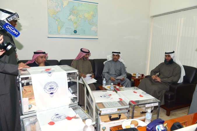 تسليم صناديق الطعون الانتخابية لمجلس الامة