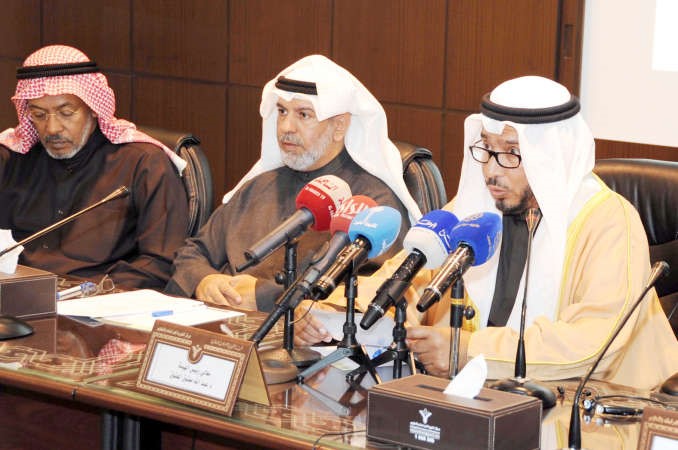 رئيس الهيئة الخيرية الاسلامية العالمية دعبدالله المعتوق خلال المؤتمر الصحافي