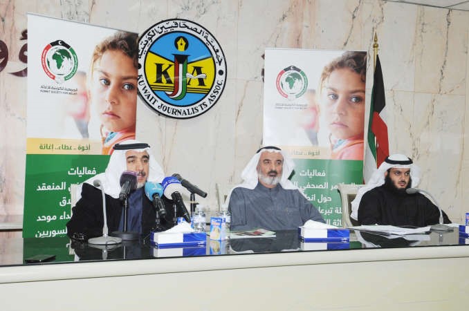 جابر الوندة وفيصل الزامل واحمد الجاسر خلال المؤتمر الصحافي قاسم باشا