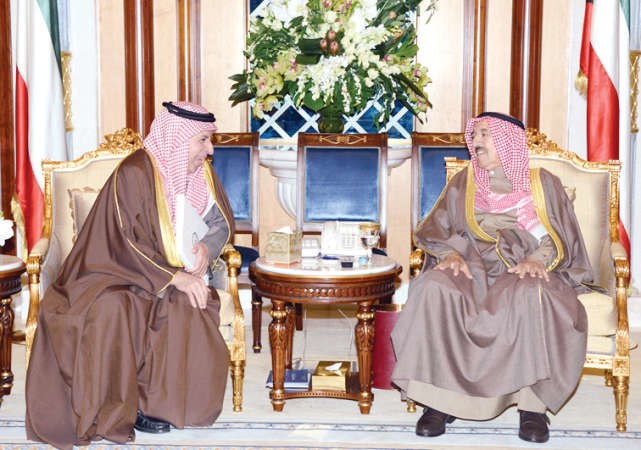  صاحب السمو الامير الشيخ صباح الاحمد خلال لقائه السفير السعودي﻿