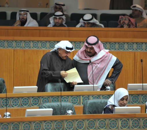 خلف دميثير ودعبدالحميد دشتي
﻿