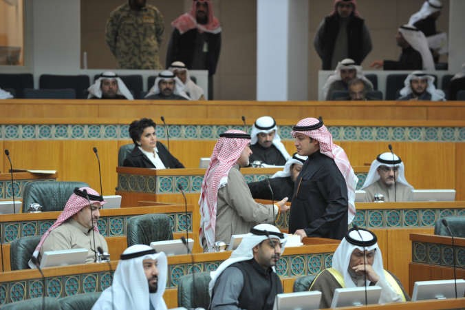 عسكر العنزي وصالح عاشور خلال الجلسة
﻿