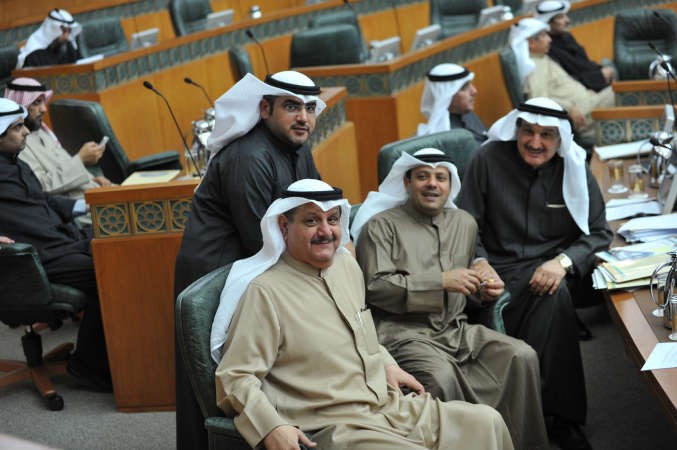 كامل العوضي وفيصل الكندري وعيسى الكندري ودعبدالكريم الكندري خلال الجلسة
﻿