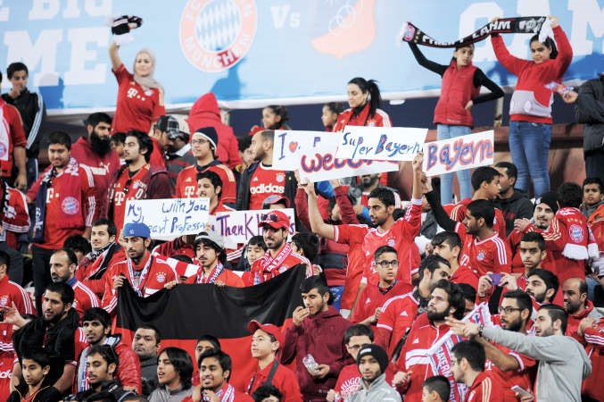 مشجعو بايرن ميونيخ في الكويت ازروا اللاعبين في المباراة هاني الشمري