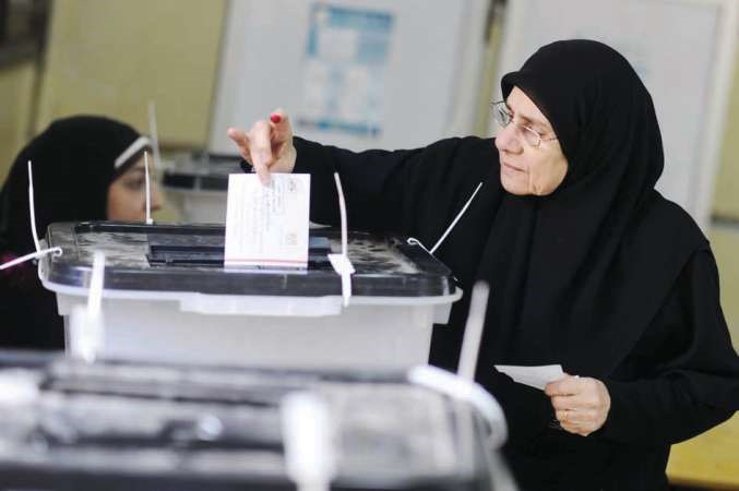 مصرية تدلي بصوتها في القاهرة امس افپ