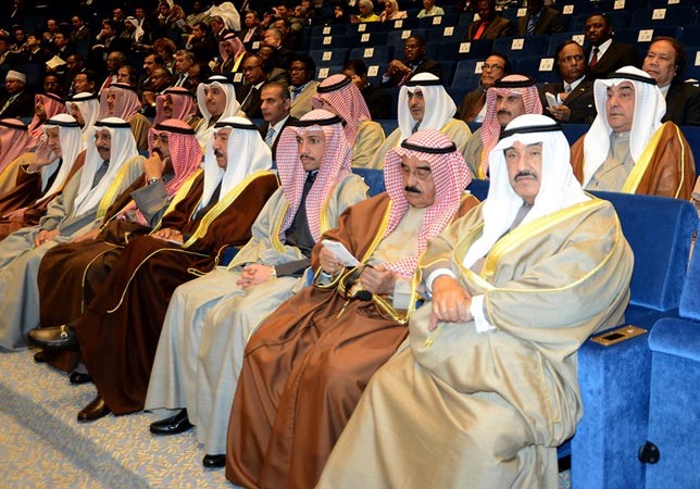 مرزوق الغانم والشيخ جابر العبدالله والشيخ فيصل السعود والشيخ مشعل الاحمد وسمو الشيخ ناصر المحمد والشيخ شملان العبدالعزيز وعبدالعزيز العدساني يتابعون اعمال المؤتمر