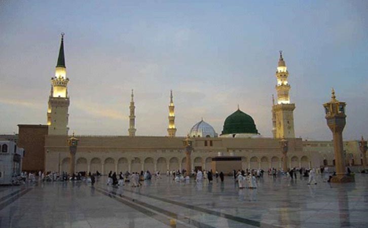 عشريني يقتحم مصلى النساء بالمسجد النبوي ويدّعي النبوه