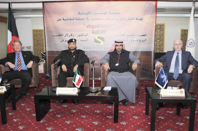المتحدثون خلال ورشة العمل في جمعية المهندسين