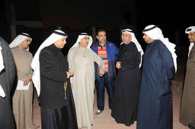 عبدالعزيز الابراهيم ويعقوب الصانع ومسؤولو الاشغال خلال الجولة﻿