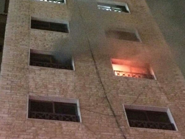 النيران قبل التعامل معها في حريق الفروانية