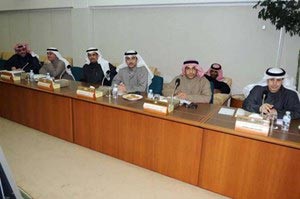 الفريق الحكومي خلال اجتماع اللجنة المالية