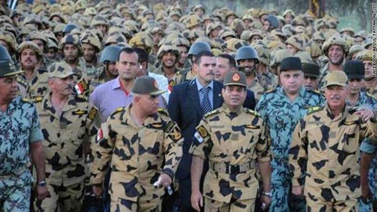 لماذا يفضل المصريون حاكماً عسكرياً؟
