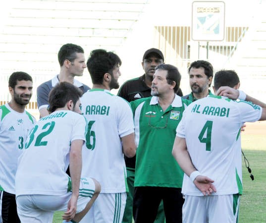 مدرب العربي روماو يجهز اللاعبين لمواجهة قيرغيزستان ﻿