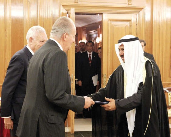 السفير الدكتور سليمان الحربي يقدم اوراق اعتماده سفيرا لدولة الكويت لملك اسبانيا 