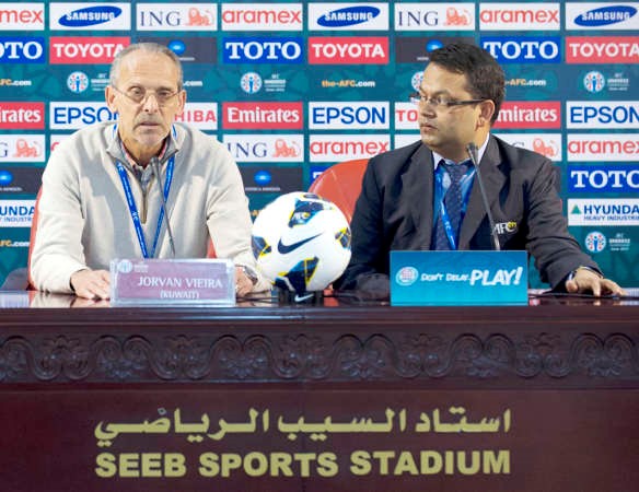 مدرب الازرق جورفان فييرا يجيب عن اسئلة الصحافيين عقب المباراة	 الازرقكوم﻿