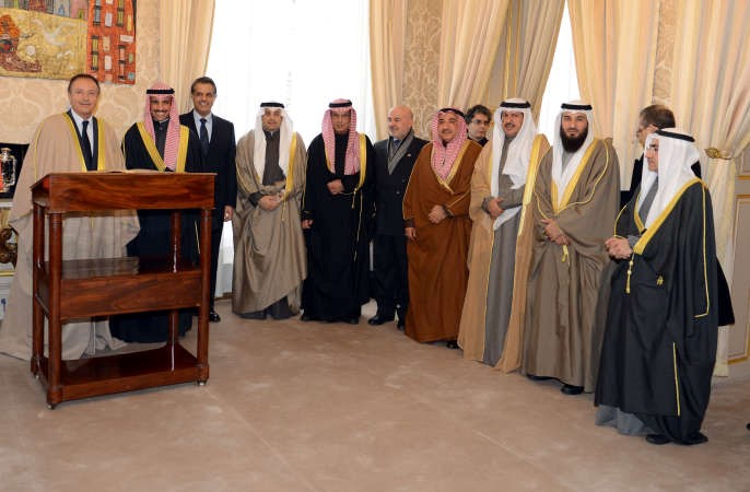 رئيس مجلس الامة مرزوق الغانم والوفد البرلماني المرافق مع رئيس مجلس الشيوخ الفرنسي جان بيار بيل
