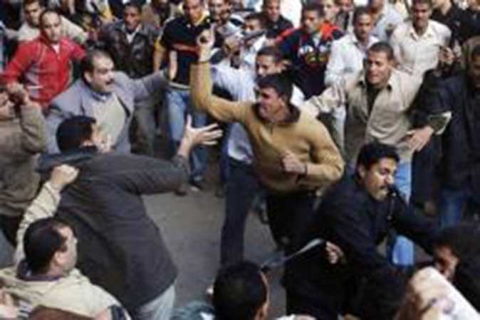 اشتباكات بين الإخوان ومعارضيهم في القاهرة وعدد من المحافظات المصرية