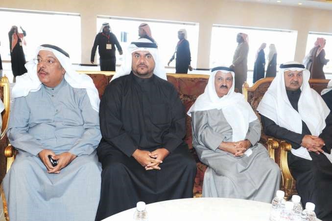 محمد العواش ومحمد شرار والشيخ صباح الناصر وانور الرفاعي

