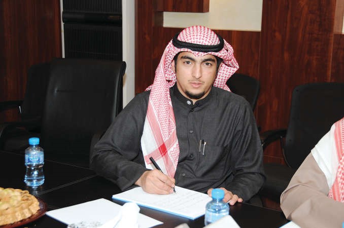 الزميل سلطان العبدان يدون ردود الكندري