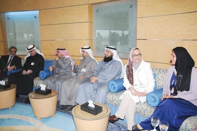 قياديو النفط بعيدون عن وزير النفط دعلي العمير