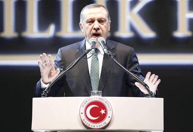 اردوغان يلقي كلمةخلال مؤتمر جماهيري في اسطنبول امس الاول رويترز 