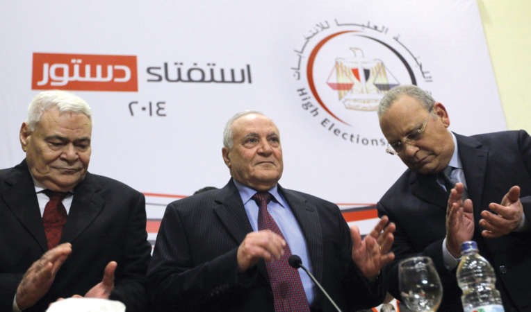  رئيس اللجنة العليا للانتخابات في مصر المستشار نبيل صليب عقب اعلانه رسميانتيجة الاستفتاء على الدستور امس اپ