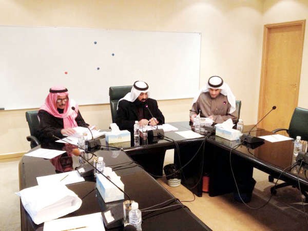مانع العجمي مترئسا اجتماع اللجنة القانونية