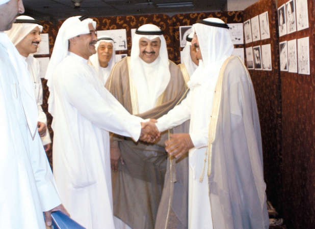 صاحب السمو الامير الشيخ صباح الاحمد ورئيس مجلس الامة الاسبق جاسم الخرافي في معرض الزميل عبدالسلام مقبول﻿