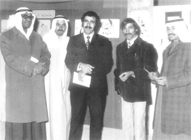 عبدالحميد اسماعيل وعبدالرضا كمال وانطون بارا وعبدالسلام مقبول واحمد العامر في اول معرض للكاريكاتير في الكويت﻿