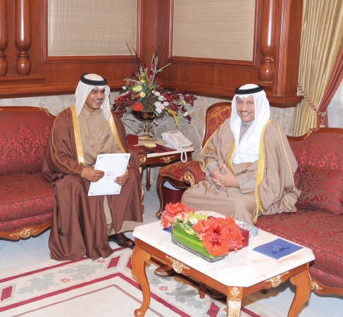 سمو رئيس الوزراء مستقبلا السفير القطري