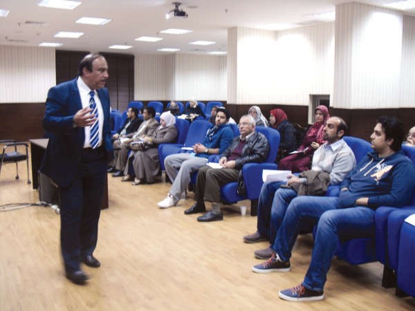 د خالد الصالح خلال تدريب اطباء الرعاية الاولية