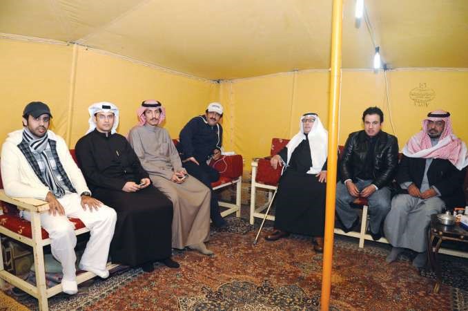 رواد ديوانية فلاح والحميدي الخشمان في الجهراء خلال حديثهم للزميل عبدالله الراكان 		 قاسم باشا﻿