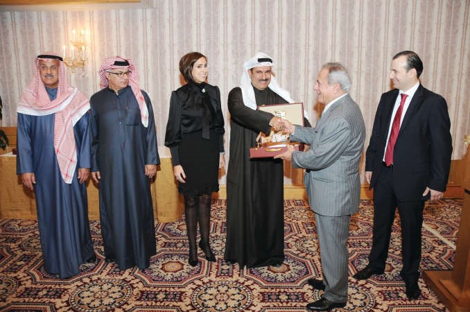 بدر الحميضي وبراك الصبيح وايمن البناو يكرمون النائب اللبناني دايوب حميد بحضور صاحبي الدعوة للحفل علاء حمية وايناس عبدالعزيز