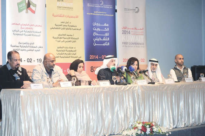 عبدالرسول سلمان مع المشاركين في المؤتمر اسامة ابوعطية