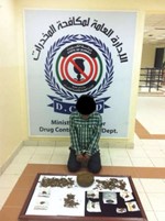  الاسيوي بعد ضبطه في مقرالمكافحة قبل احالته الى النيابة ﻿