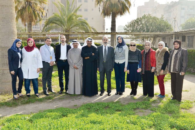 مجموعة من العاملين بمستشفى دار الشفاء والتراخيص الطبية