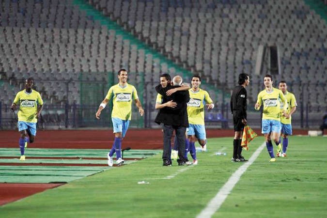 لاعبو الاسماعيلي فرحين بعد الفوز على المصري