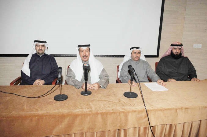 احمد الهارون وعثمان العيسى خلال المؤتمر اسامة ابوعطية