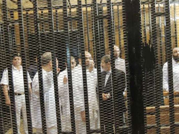 صورة ارشيفية للرئيس المعزول محمد مرسي اثناء محاكمته