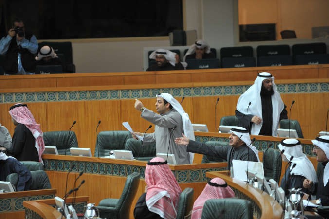 يعقوب الصانع متحدثا خلال الجلسة﻿