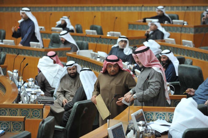 نائب رئيس الوزراء ووزير الدفاع الشيخ خالد الجراح مع صالح عاشور﻿
