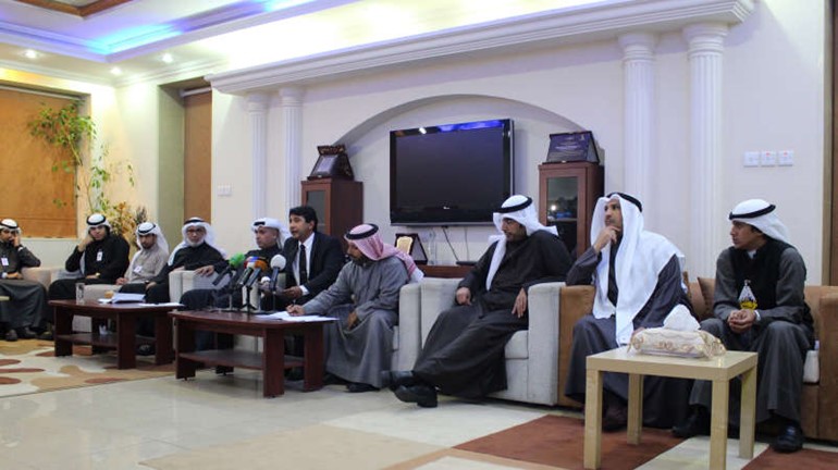 داحمد الحنيان مع المشاركين في المؤتمر ﻿