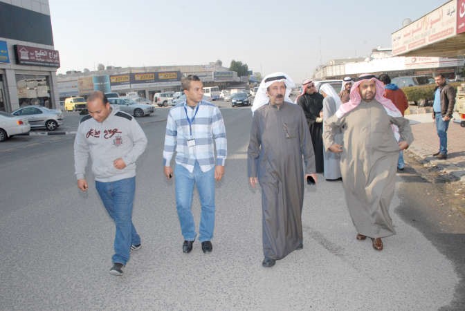 فريق بلدية العاصمة اثناء الجولة الميدانية