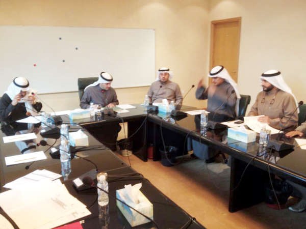عبدالله الكندري مترئسا اجتماع لجنة التطوير