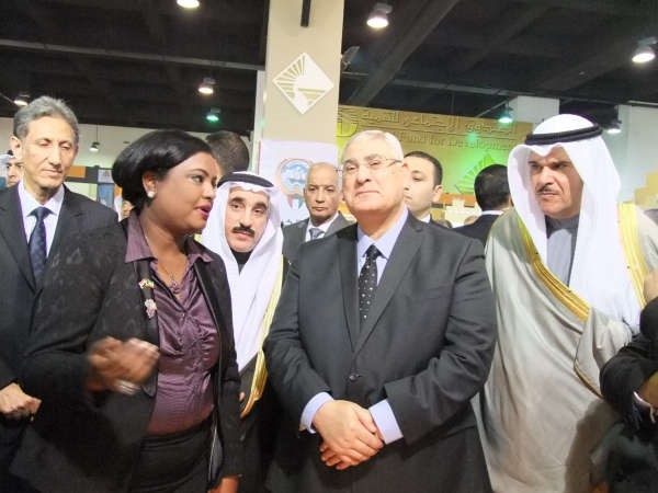 الرئيس المصري عدلي منصور خلا تفقده جناح الكويت بحضور الشيخ سلمان الحمود ود هيلة المكيمي