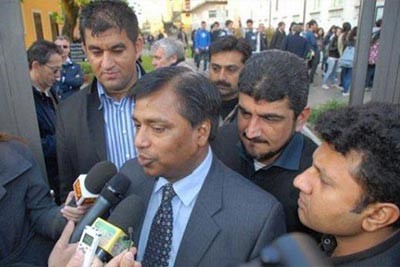 منعها والدها من الذهاب إلى المدرسة بسبب جمالها